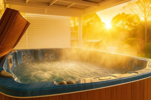 Fairyland Getaway- at Central Coast with XXXL hot Jacuzzi - Perpetual above 35C & Fun - Round pool t in Narara