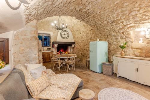 Respiro Umbria, 1500s Villa with Unique Biopool in Strettura