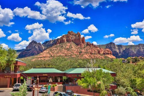 The Sedona Hilltop Inn Set in a prime location of Sedona (AZ), Sedona Motel puts everything the city has to offer just outside your doorstep. The property offers guests a range of services and amenities designed to provide 