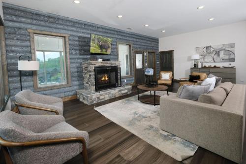 Whitneys Way - image 3