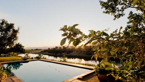 Peldbaseins, River Retreat in Matsulu
