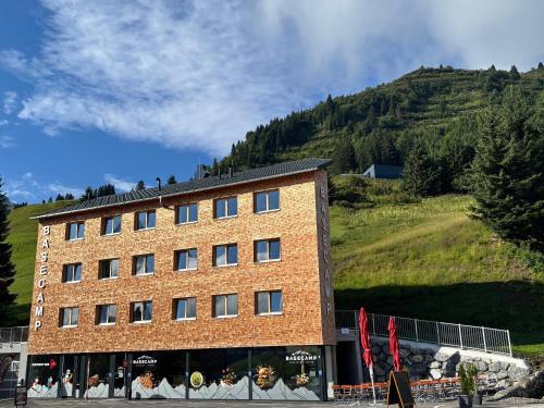 Appartements Basecamp Warth in Warth am Arlberg, Österreich