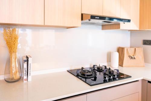 Lazzlla1BR Beachfront Oceanfront Apartment in มาเลซิตี้ แอนด์ แอร์พอร์ต
