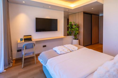 Lazzlla1BR Beachfront Oceanfront Apartment in มาเลซิตี้ แอนด์ แอร์พอร์ต