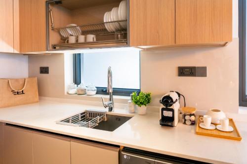 Lazzlla1BR Beachfront Oceanfront Apartment in มาเลซิตี้ แอนด์ แอร์พอร์ต
