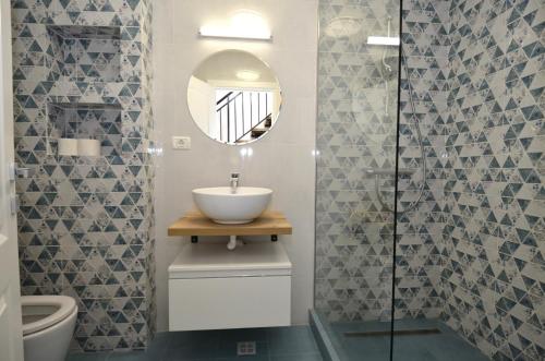 One-Bedroom Apartment image 9