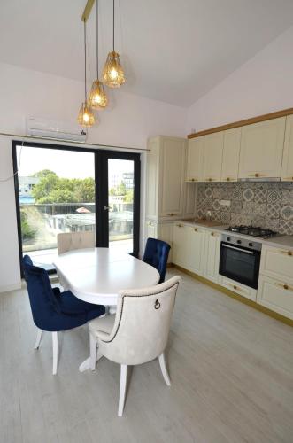 One-Bedroom Apartment image 1