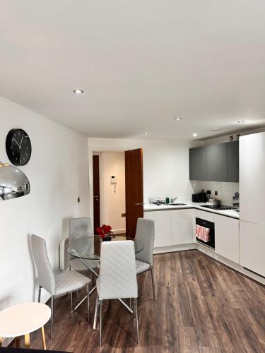 One-bed Luxury Apartment B11SA by LiveComfortably, Birmingham (Foto 10)