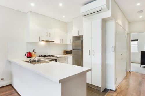 Glebe Self-Contained Modern One-Bedroom Apartments - image 7