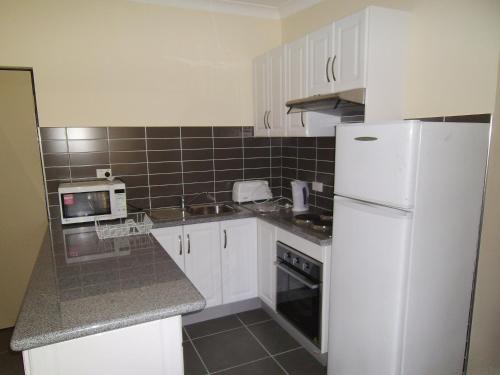 ห้องครัว, สวิส โมเต็ล (Swiss Motel) in คูม่า