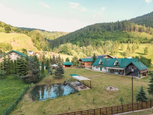 La Conacul Dintre Munți (La Conacul Dintre Munti) in Frasin