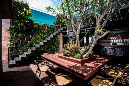 Bar/lounge, Aquarius Hotel & Urban Resort in Sangkat Chakto Mukh