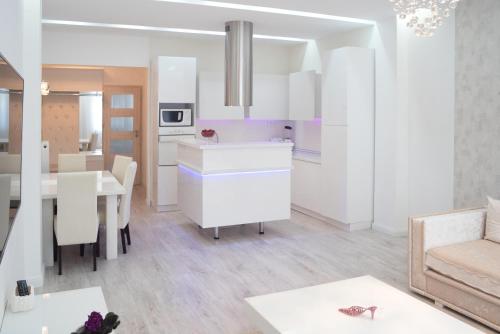 Sofia Apartment - image 4