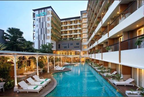 THE 101 Yogyakarta Tugu