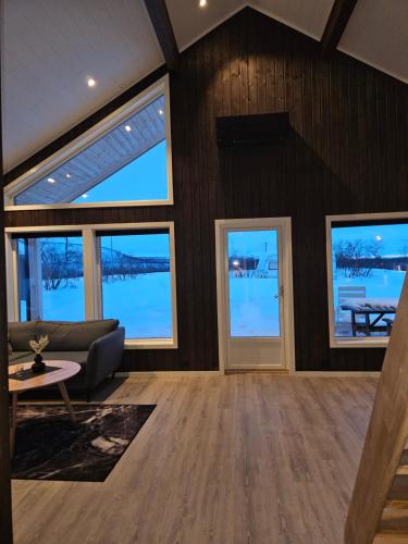 Moderne hytte i idylliske omgivelser in คอโตเคโน