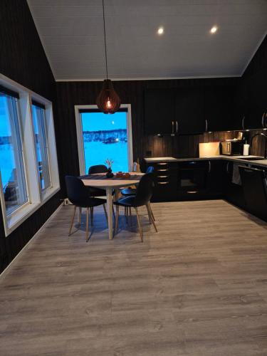 Moderne hytte i idylliske omgivelser in คอโตเคโน