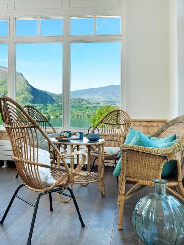 Koplietošanas atpūtas telpa ar TV, Hotel Beau Site Talloires B SPA in Talloires-Montmin