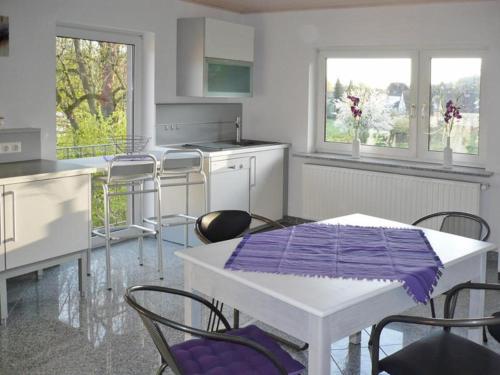 Kitchen, Ferienwohnung beim Steinmetzmeister im Quarzwerk in Lautertal (Odenwald)