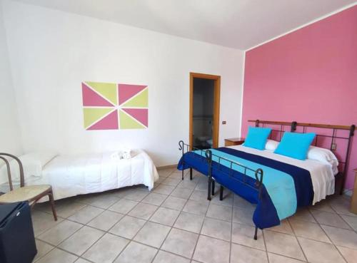 3 twin beds