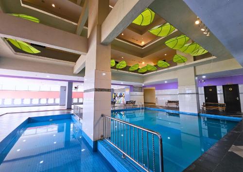 สระว่ายน้ำ, โรงแรมไทปิง เปอร์ดานา (Hotel Taiping Perdana) near มัสยิดดาเอระห์ ไท่ผิง