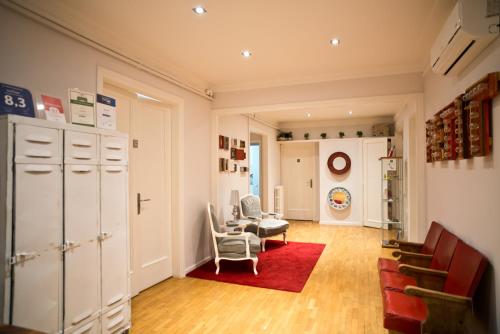 Petit Hotel - image 14