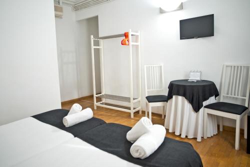 Petit Hotel - image 5