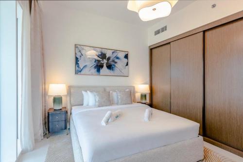 Sea Breeze apartment in Grand Bleu - private Beach, Dubai