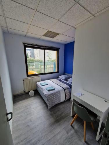 Chambre Privee dans appartement partage BLEU in Barriere de Paris