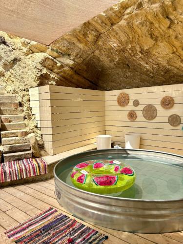 Charming Provencal Retreat with a Lush Private Courtyard in Rochegude