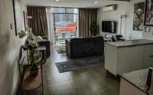 INVERNESS 14 Camberwell Road SEA POINT BEST LOCATION super luxury one bedroom with pool balcony garden & Sea Views - image 8