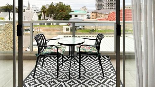 INVERNESS 14 Camberwell Road SEA POINT BEST LOCATION super luxury one bedroom with pool balcony garden & Sea Views - image 6