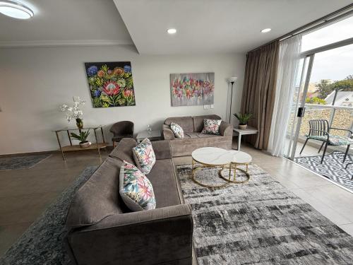 INVERNESS 14 Camberwell Road SEA POINT BEST LOCATION super luxury one bedroom with pool balcony garden & Sea Views - image 12