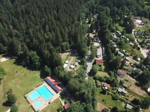 Campingplatz & Bungalowdorf am Waldbad in Erlau, Deutschland