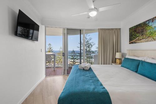 One-Bedroom Apartment with Balcony and Sea View image 10