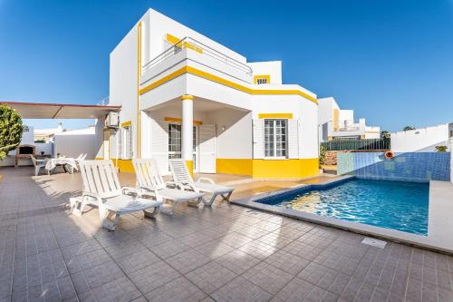 Pet-Friendly with Private Pool Close to the Beach, Galé