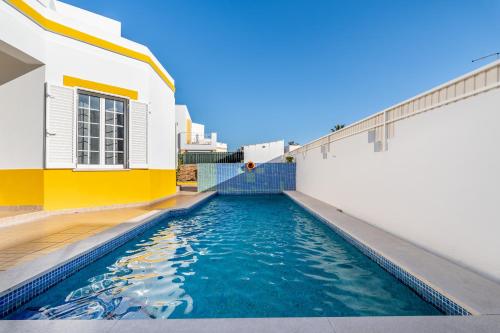 Pet-Friendly with Private Pool Close to the Beach, Galé (foto 2)