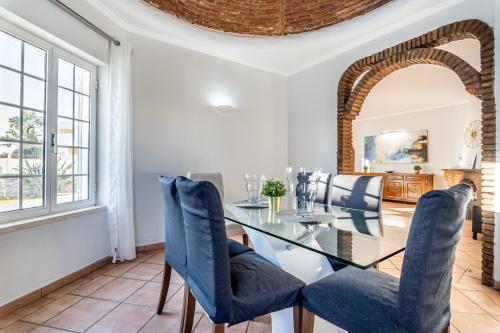 Pet-Friendly with Private Pool Close to the Beach, Galé (foto 3)