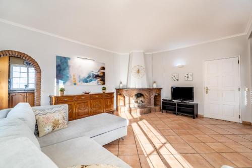 Pet-Friendly with Private Pool Close to the Beach, Galé (foto 5)