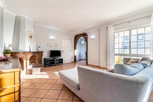 Pet-Friendly with Private Pool Close to the Beach, Galé (foto 10)