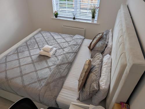 Spacious Room With Kingsize Bed