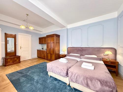 Twin Room image 10