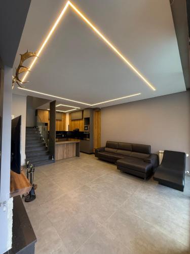 Luxurious 3-Level Chalet with Pool in Falougha