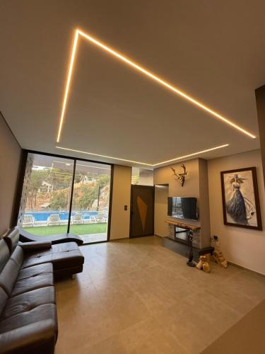 Luxurious 3-Level Chalet with Pool in Falougha