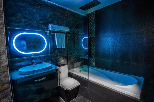 room detail thumbnail 2