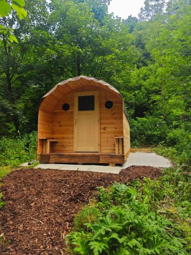 Hobbit Hütte am Bach ohne Bettwäsche (Hobbit Hutte am Bach ohne Bettwasche) in 基爾興西滕巴赫
