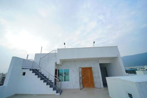 Elite Vistara in Mangalam