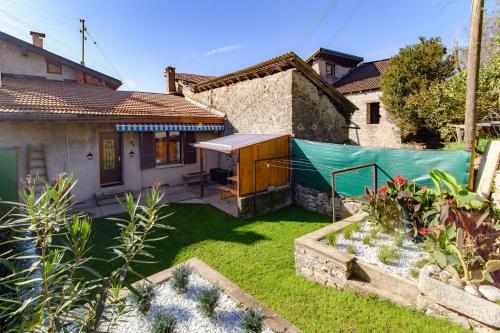 The Secret Garden by Quokka 360 - Town House in the Hamlet of Mount Brè in Brè, Schweiz
