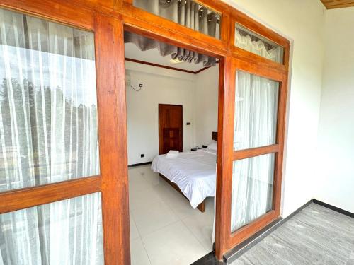 Double Room with Balcony image 1
