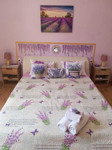 1 queen bed, 1 twin bed