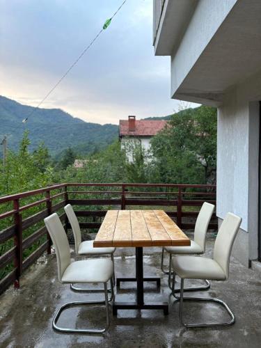 Boracko jezero vikendica Ka&No in Jezero